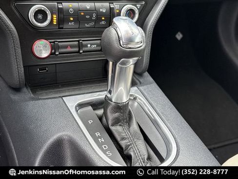 Used 2021 Ford Mustang Convertible RWD image 34