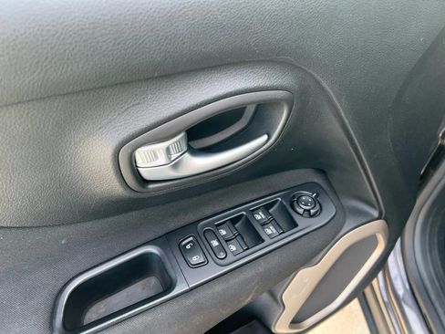 Used 2017 Jeep Renegade Sport w/ Power & Air Group image 14