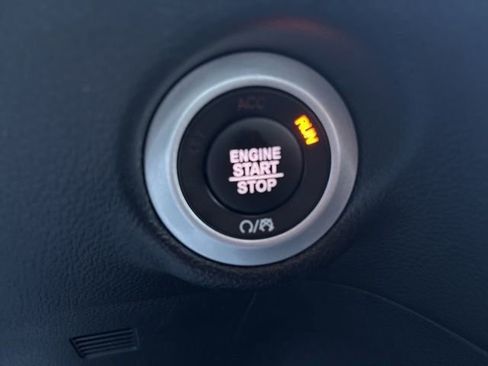 Used 2025 Chrysler Pacifica Select FWD image 22