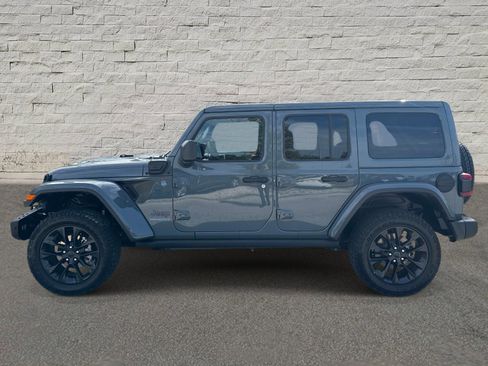 Used 2025 Jeep Wrangler Unlimited Sahara AWD/4WD image 2