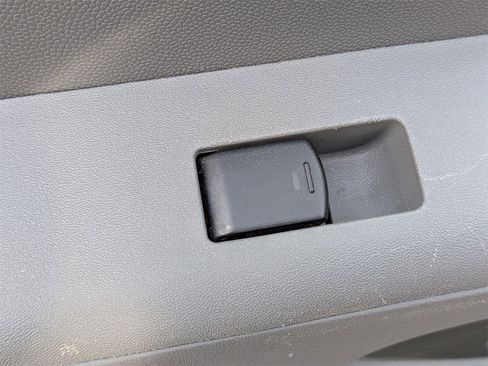 Used 2020 Nissan Frontier SV image 28