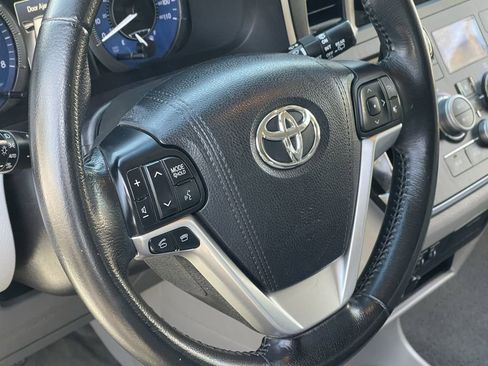 Used 2015 Toyota Sienna XLE w/ XLE Navigation Package FWD image 23
