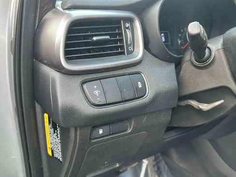 Used 2016 Kia Sorento LX Sport Utility 4D image 27