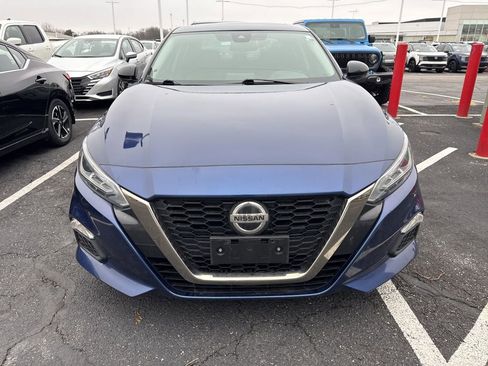 Used 2021 Nissan Altima 2.5 SR w/ SR Premium Package image 2