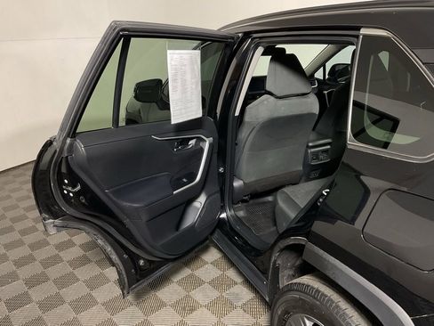 Used 2022 Toyota RAV4 XLE w/ Convenience Package image 27