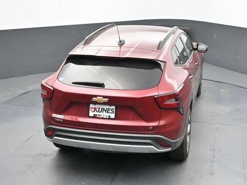 Used 2025 Chevrolet Trax LT FWD image 12