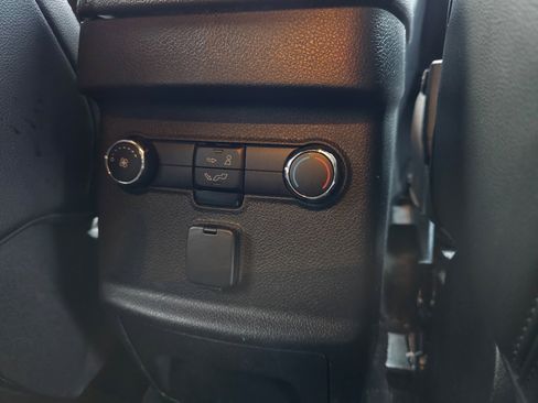 Used 2018 Ford Explorer XLT w/ Equipment Group 202A image 32