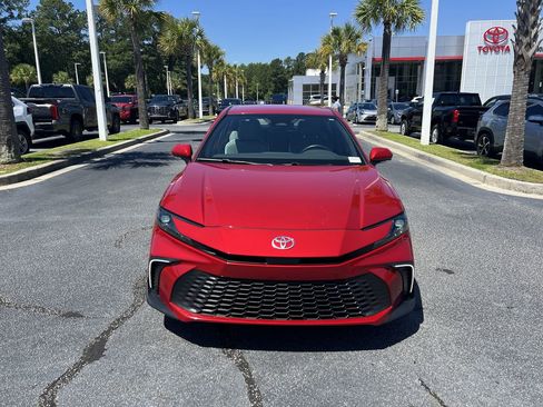 Used 2025 Toyota Camry SE w/ Convenience Package FWD image 3