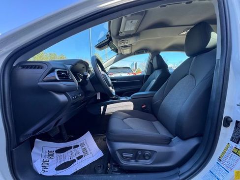Used 2022 Toyota Camry LE AWD/4WD image 10