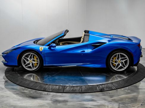 Used 2023 Ferrari F8 Tributo RWD image 9