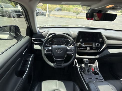 Used 2023 Toyota Highlander XLE FWD image 15