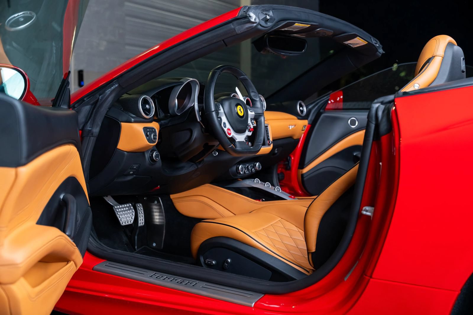 Used 2015 Ferrari California T RWD image 79