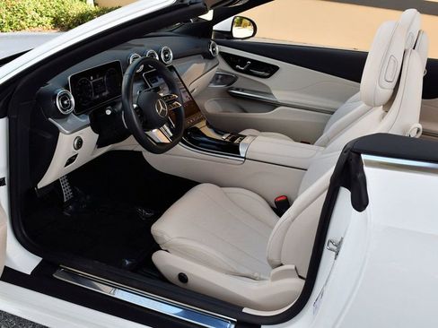 Used 2025 Mercedes-Benz CLE 300 4MATIC Cabriolet image 59