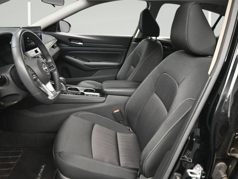 Certified 2025 Nissan Altima 2.5 SR FWD image 9