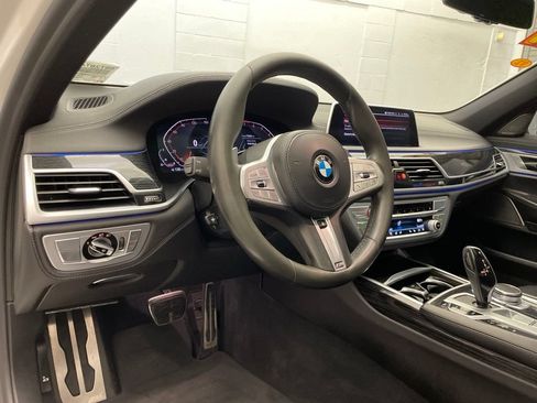 Used 2021 BMW 740i w/ M Sport Package RWD image 20