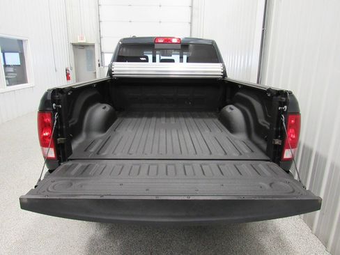 Used 2019 RAM 1500 Classic SLT AWD/4WD image 16