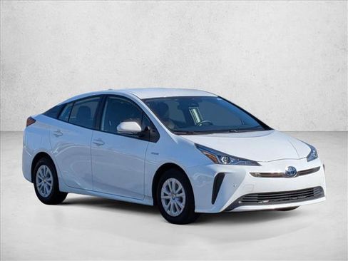 Used 2022 Toyota Prius LE image 3