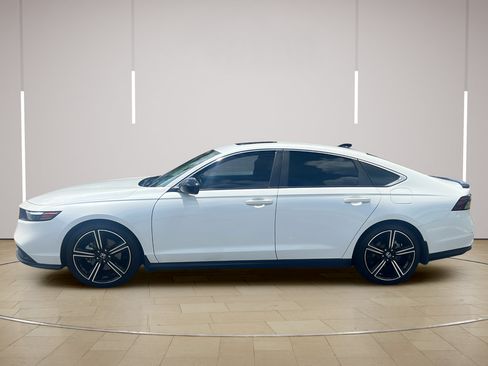 Used 2023 Honda Accord Sport image 2