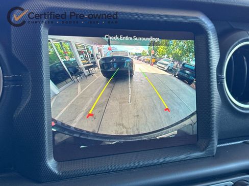 Used 2023 Jeep Wrangler Unlimited Sahara image 21