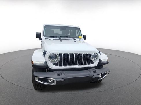 Used 2025 Jeep Wrangler Sahara image 3