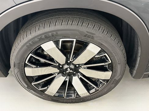 Used 2025 Mitsubishi Outlander SE image 11