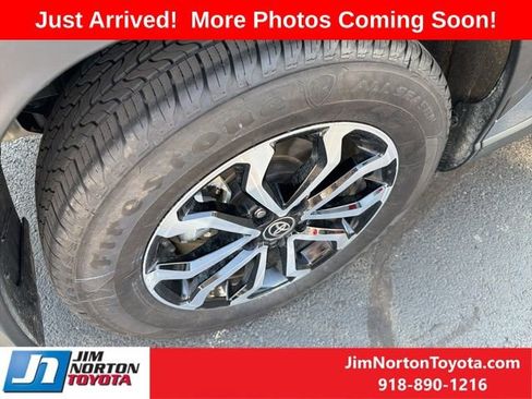 Used 2026 Toyota Corolla Cross SE image 8