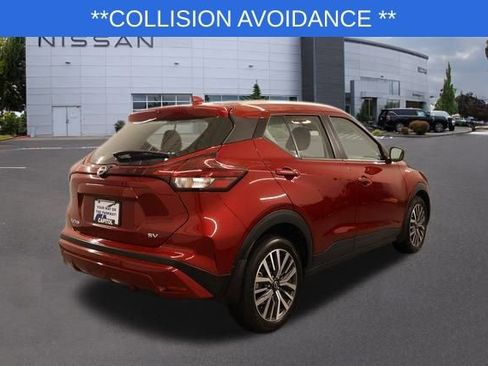 Used 2023 Nissan Kicks SV image 3