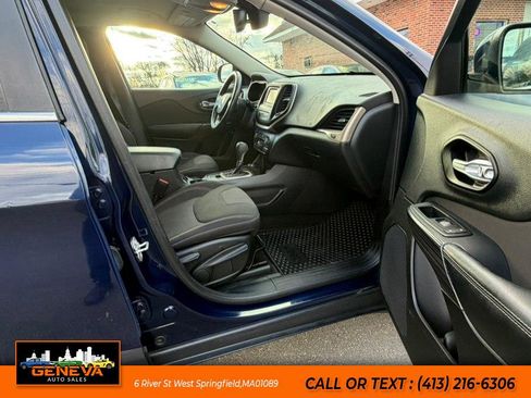 Used 2015 Jeep Cherokee Latitude w/ Comfort/Convenience Group image 11