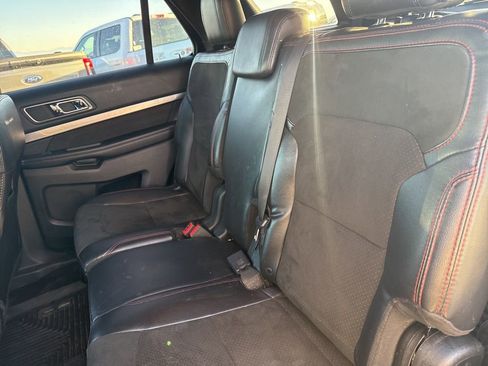 Used 2019 Ford Explorer XLT w/ Equipment Group 202A image 10