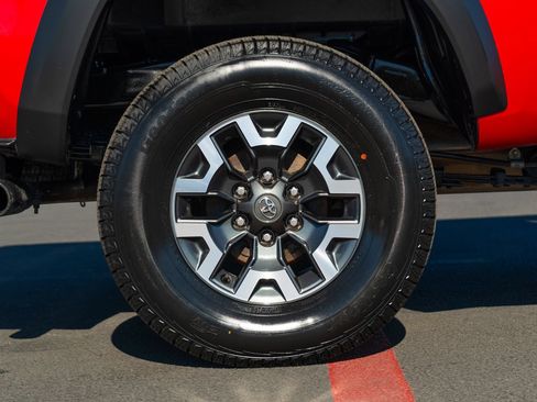 Certified 2023 Toyota Tacoma TRD Off-Road w/ Black Out Package (TMS) AWD/4WD image 13