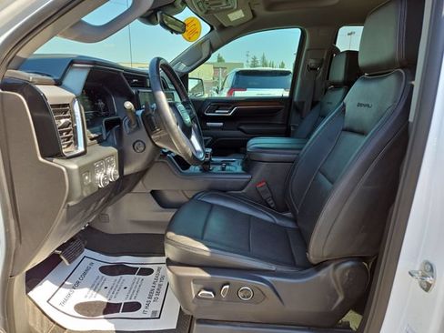 Used 2024 GMC Sierra 1500 Denali w/ Technology Package AWD/4WD image 2