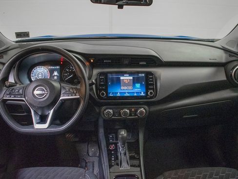 Used 2023 Nissan Kicks SV image 11