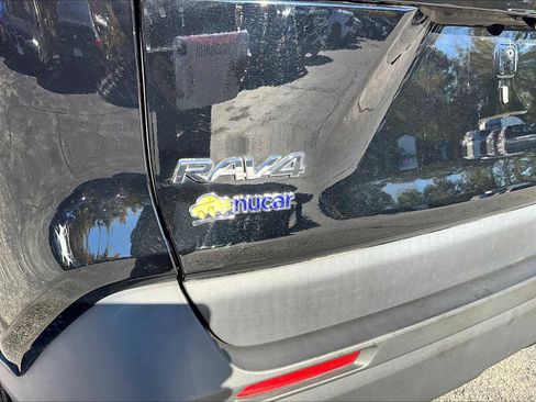 Used 2022 Toyota RAV4 XLE image 29