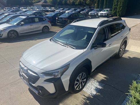 Used 2023 Subaru Outback Limited AWD/4WD image 4