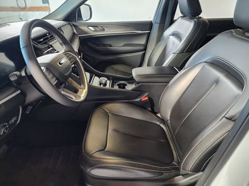 Certified 2025 Jeep Grand Cherokee L Limited w/ Black Appearance Package AWD/4WD image 12
