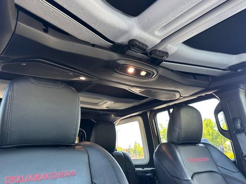 Used 2025 Jeep Wrangler Unlimited Rubicon AWD/4WD image 26