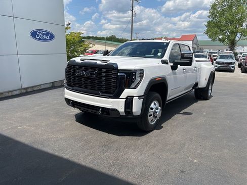 Used 2024 GMC Sierra 3500 Denali Ultimate AWD/4WD image 2