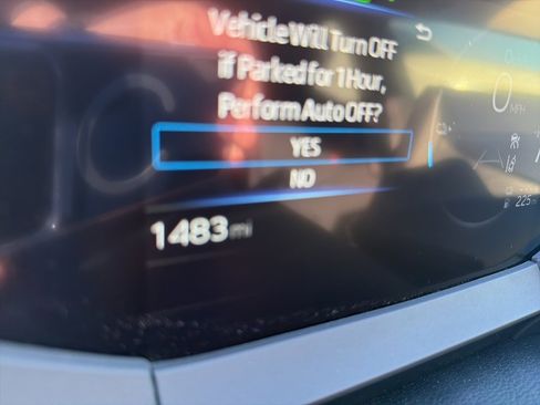 Used 2025 Toyota Prius Plug-In Hybrid image 5