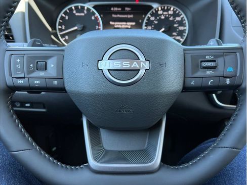 Used 2025 Nissan Rogue SV image 12