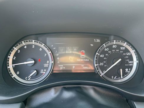 Used 2021 Toyota Highlander XLE image 32