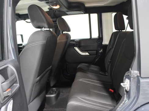 Used 2016 Jeep Wrangler Unlimited Sahara w/ Max Tow Package image 15