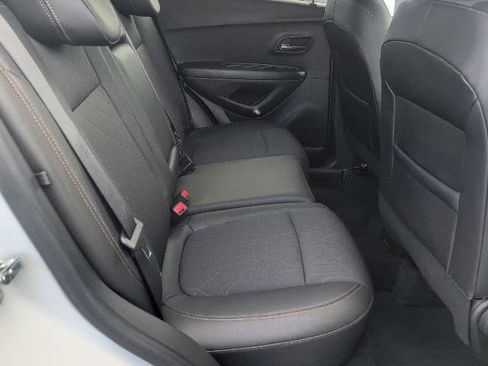 Used 2022 Chevrolet Trax LT w/ LT Convenience Package AWD/4WD image 37