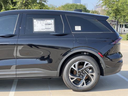 New 2025 Lincoln Nautilus Premier w/ Equipment Group 102A image 6