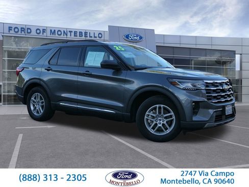 Used 2025 Ford Explorer Active w/ Active Comfort Package image 1