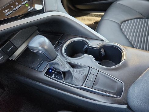 Used 2024 Toyota Camry SE image 25