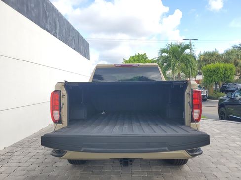 Used 2023 GMC Sierra 1500 Elevation RWD image 9
