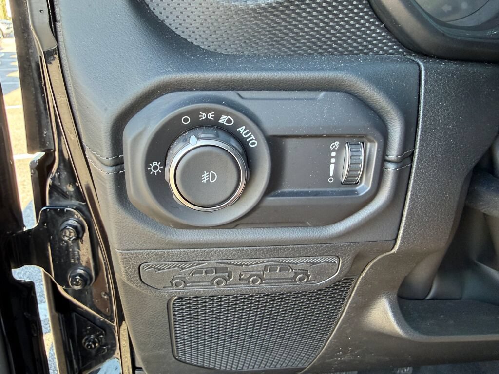 Used 2026 Jeep Wrangler Unlimited Rubicon w/ Technology Group AWD/4WD image 28