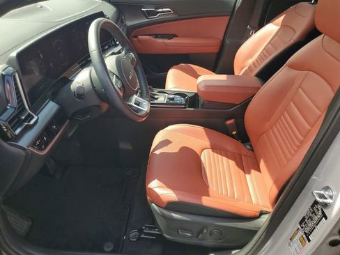 Used 2025 Kia Sportage SX image 5