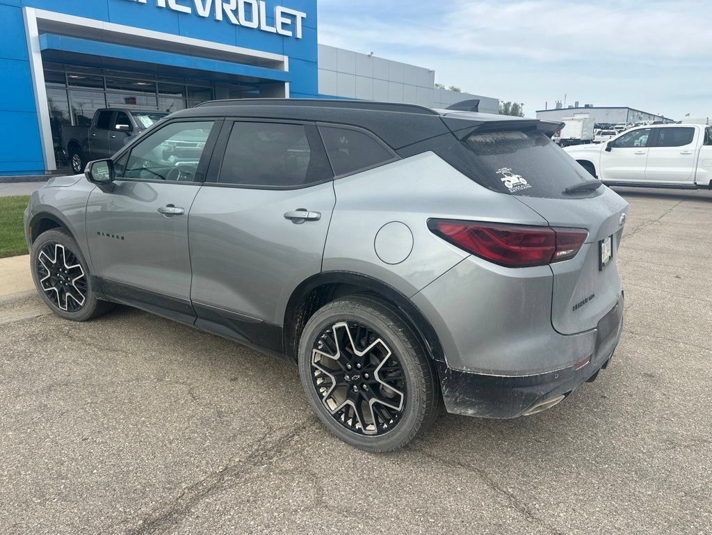 Used 2023 Chevrolet Blazer RS w/ Driver Confidence II Package AWD/4WD image 4