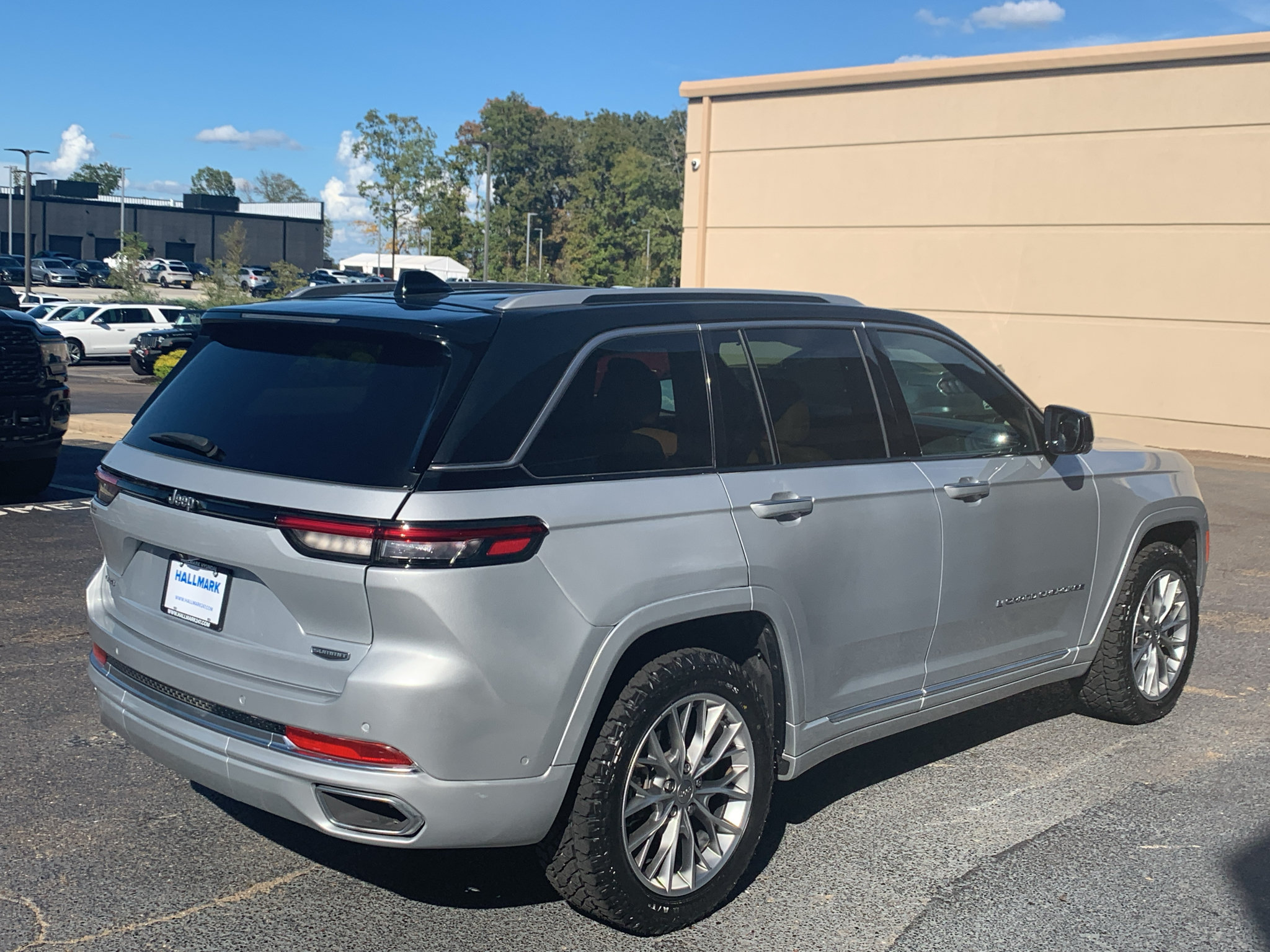 Used 2023 Jeep Grand Cherokee Summit w/ Luxury Tech Group V AWD/4WD image 5
